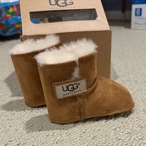 UGG Tan Baby Booties size 2-3 (eur 17/18)